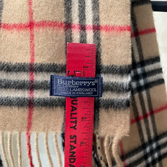 Burberry Scarf Never Worn in original plastic sleeve - 76 x 12 (incl fringe). - Picture 5 of 6